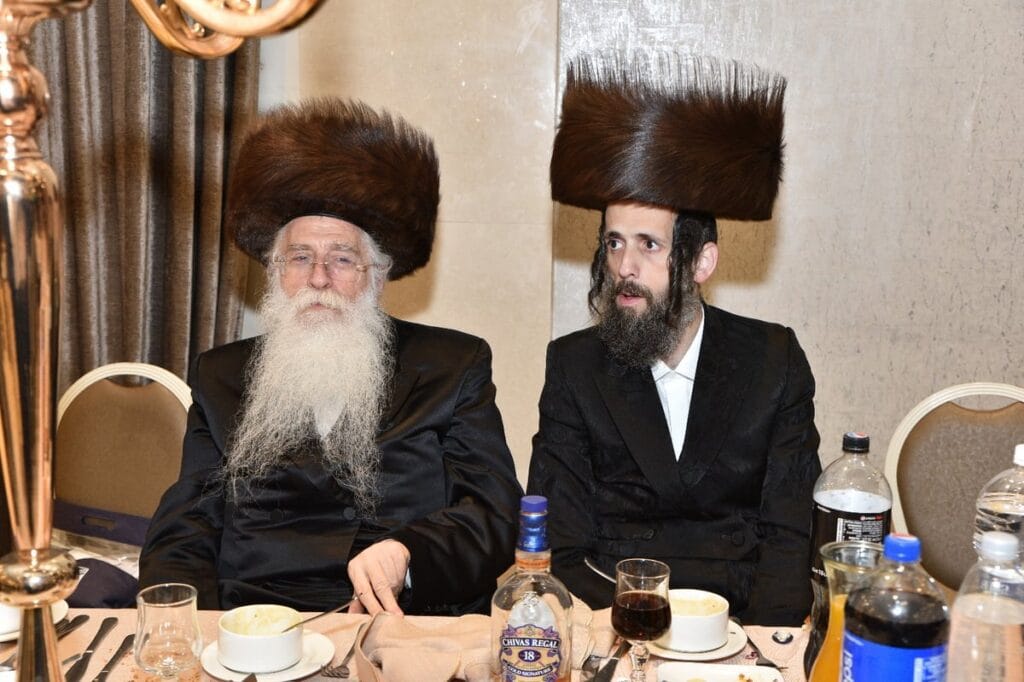 מוישי פרוש ואביו מאיר פרוש. צילום: אלי סגל