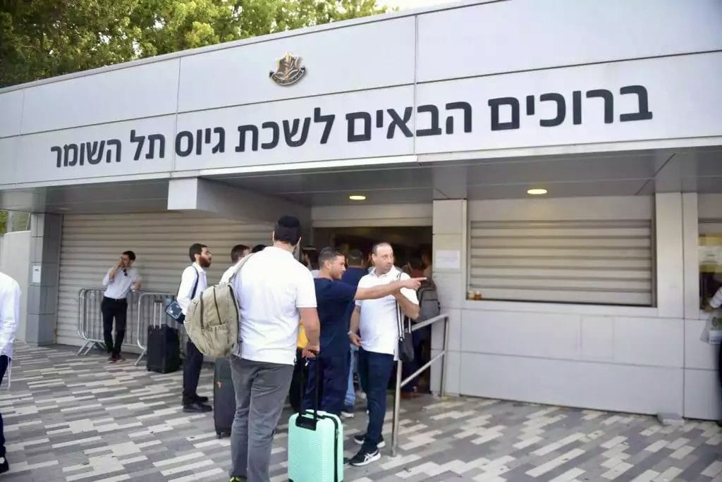 חרדים בלשכת הגיוס. צילום: צה״ל