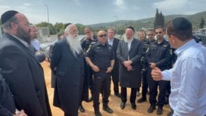 מפגש השר פרוש עם בכירי המשטרה במירון. צילום: לע"מ
