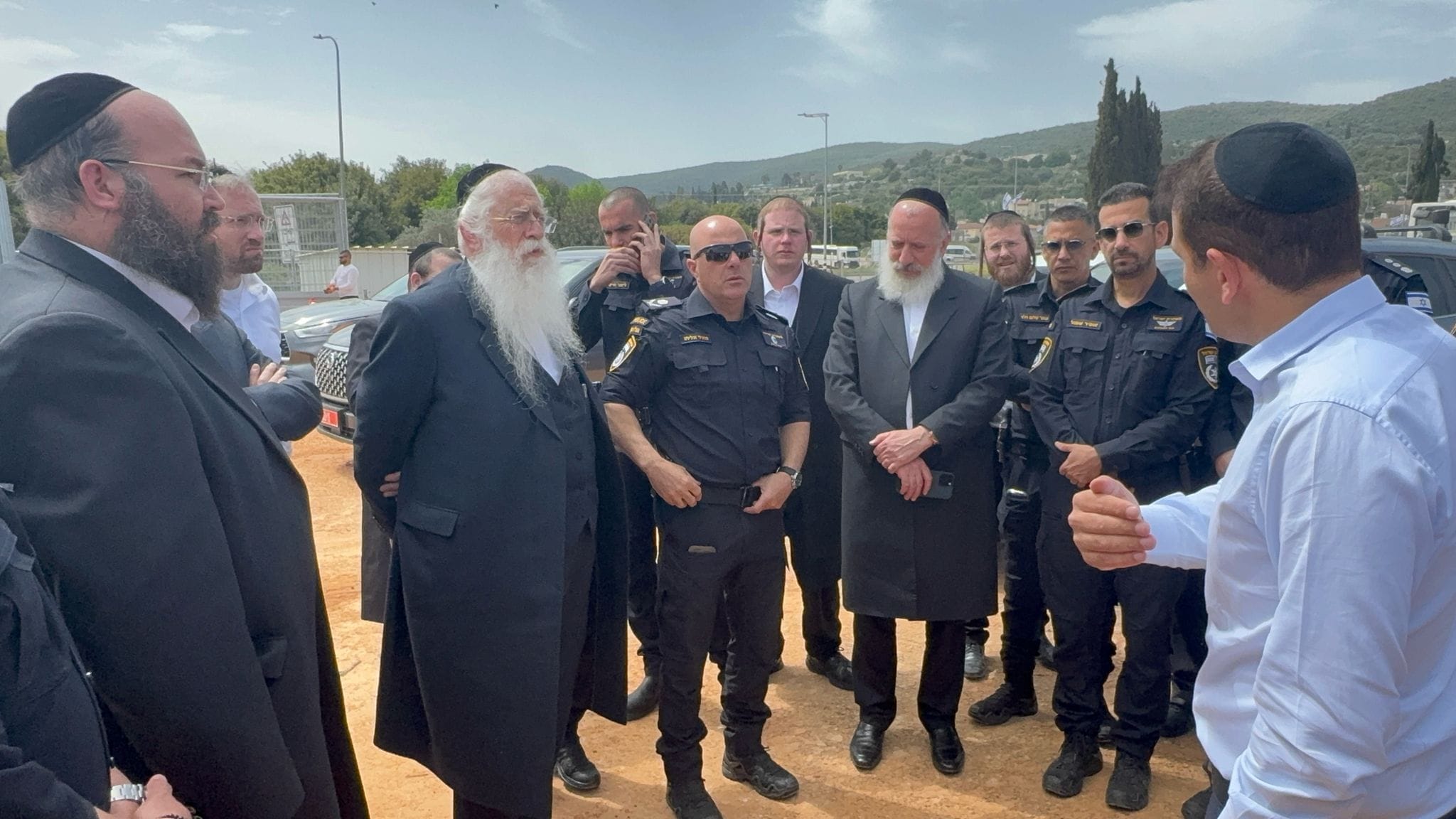מפגש השר פרוש עם בכירי המשטרה במירון. צילום: לע"מ