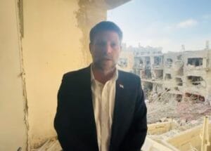 סמוטריץ׳ בזירת נפילת הטיל האיראני ברחובות. צילום: משרד האוצר