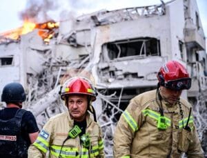זירת נפילת טיל איראני. צילום: כבאות והצלה לישראל