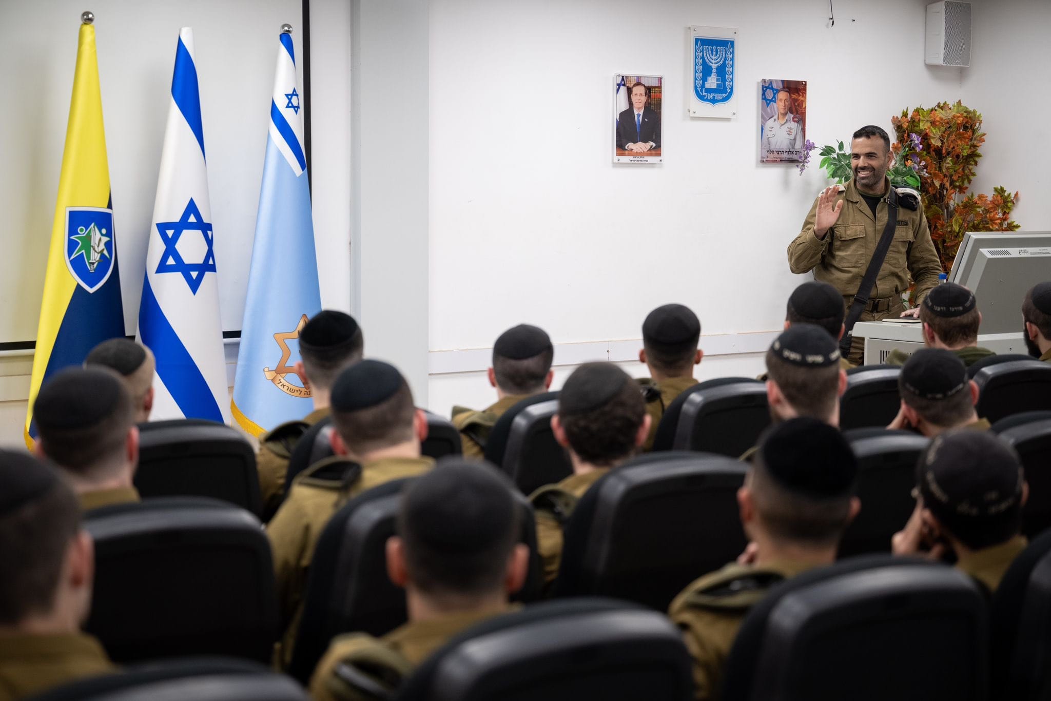 יוסי כהן תוקף את החרדים: "העומס הכלכלי עצום. לכלוא את המשתמטים" 1 חרדים בצבא, בחטיבת חשמונאים. צילום: דובר צה''ל