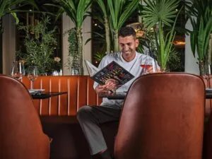 משה שגב במסעדה החדשה, צילום: גיל אבירם