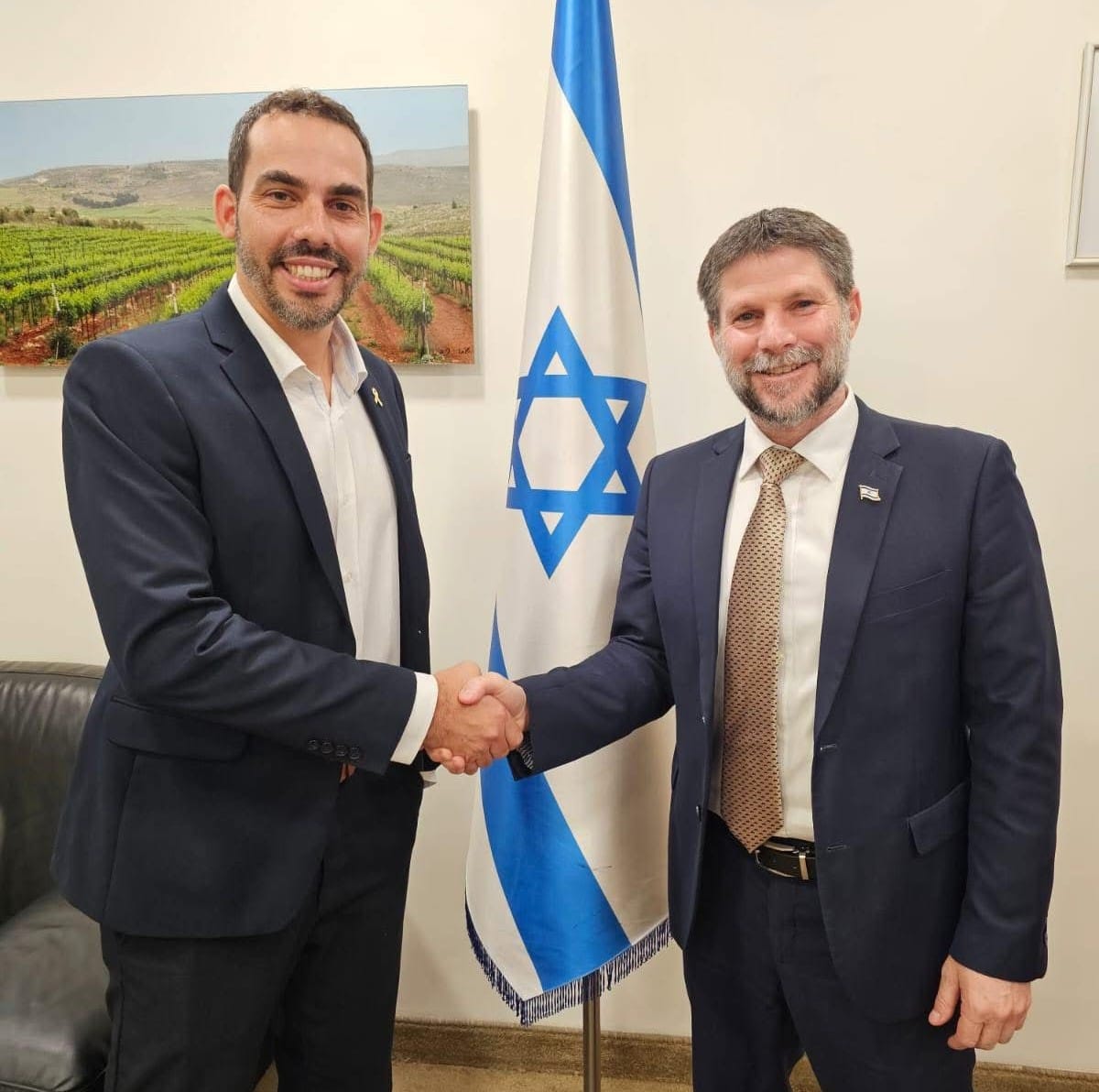 האיש החזק באוצר הולך הביתה: יוגב גרדוס נפרד מאגף התקציבים 1 שר האוצר סמוטריץ עם יוגב גרדוס. צילום: משרד האוצר