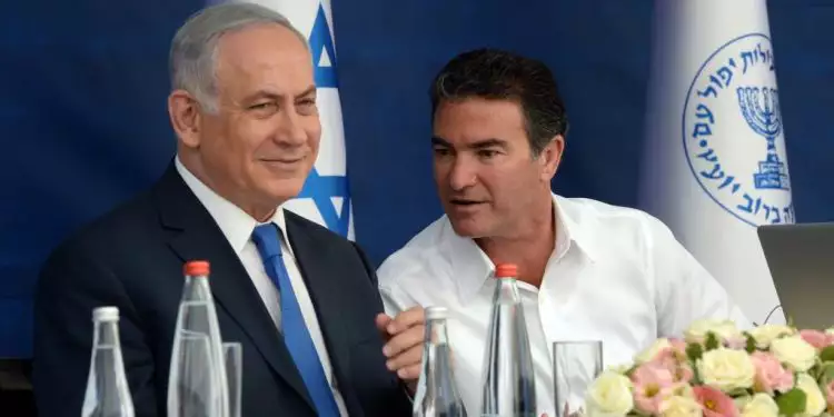 יוסי כהן תוקף את החרדים: "העומס הכלכלי עצום. לכלוא את המשתמטים" 2 ראש הממשלה נתניהו וראש המוסד לשעבר יוסי כהן. צילום: חיים צח, לע''מ