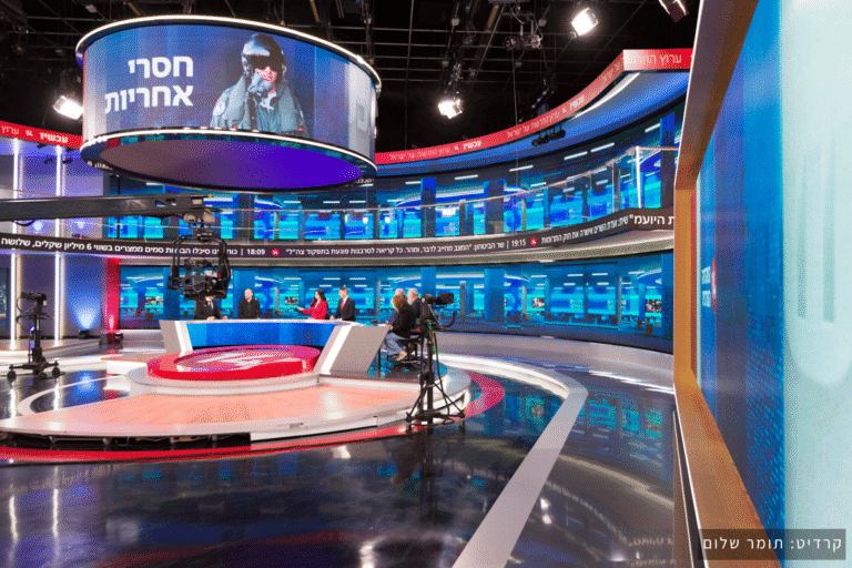 אולפן ערוץ 14. צילום: תומר שלום, סטודיו תומאס