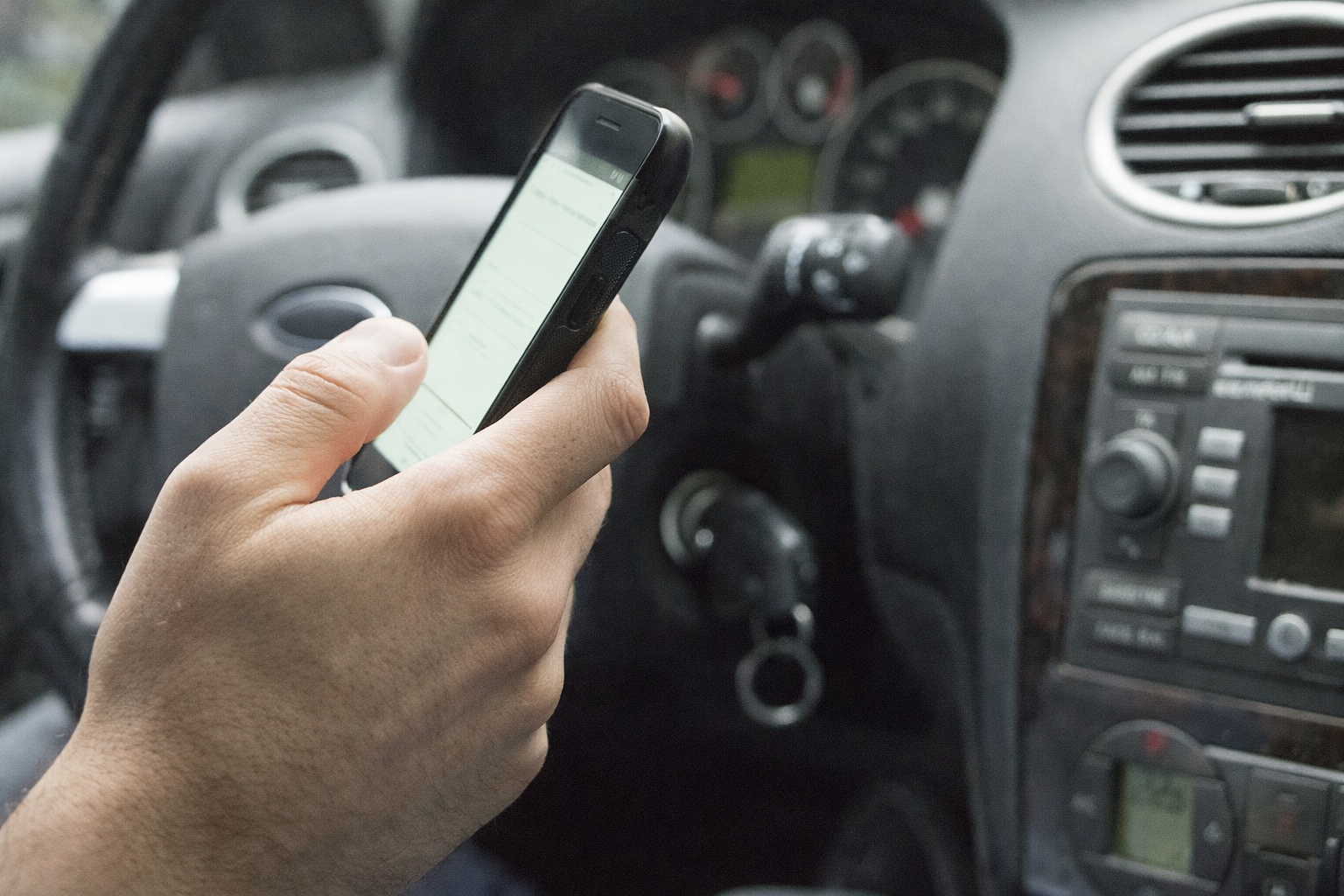 טלפון בנהיגה. צילום: אילוסטרציה