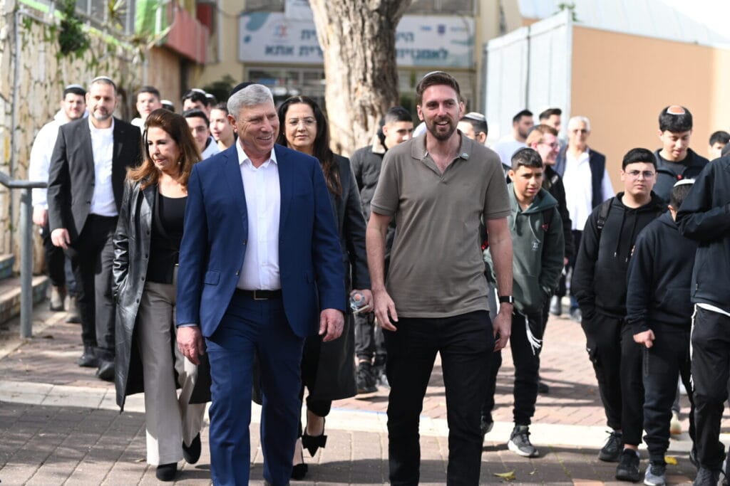 נדיר יזרעאל חזר לעיר הולדתו קרית אתא. צילום: דוברות עיריית קרית אתא