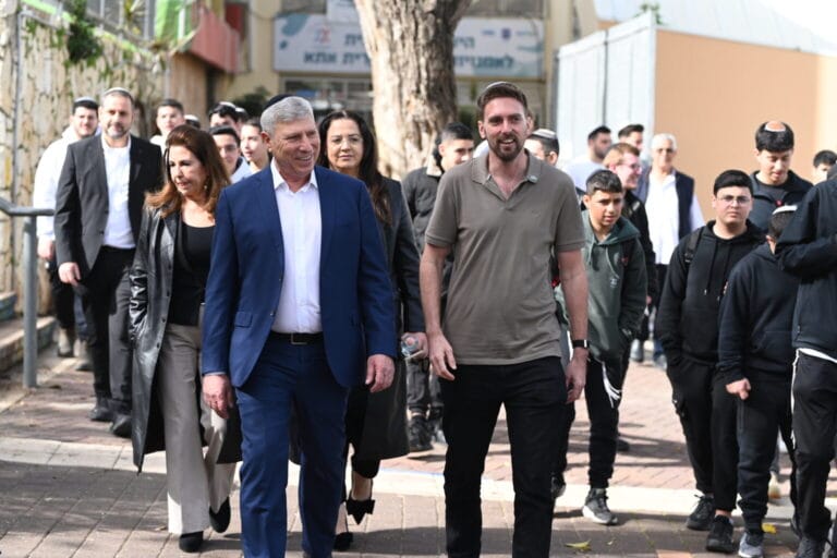 נדיר יזרעאל חזר לעיר הולדתו קרית אתא. צילום: דוברות עיריית קרית אתא