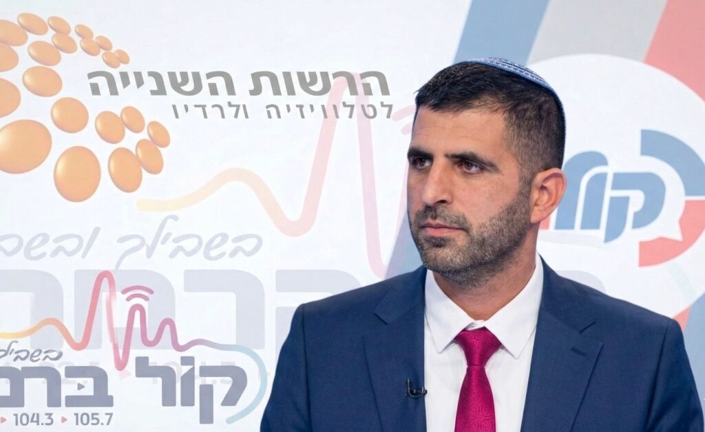 השר קרעי על רקע תחנות הרדיו החרדיות