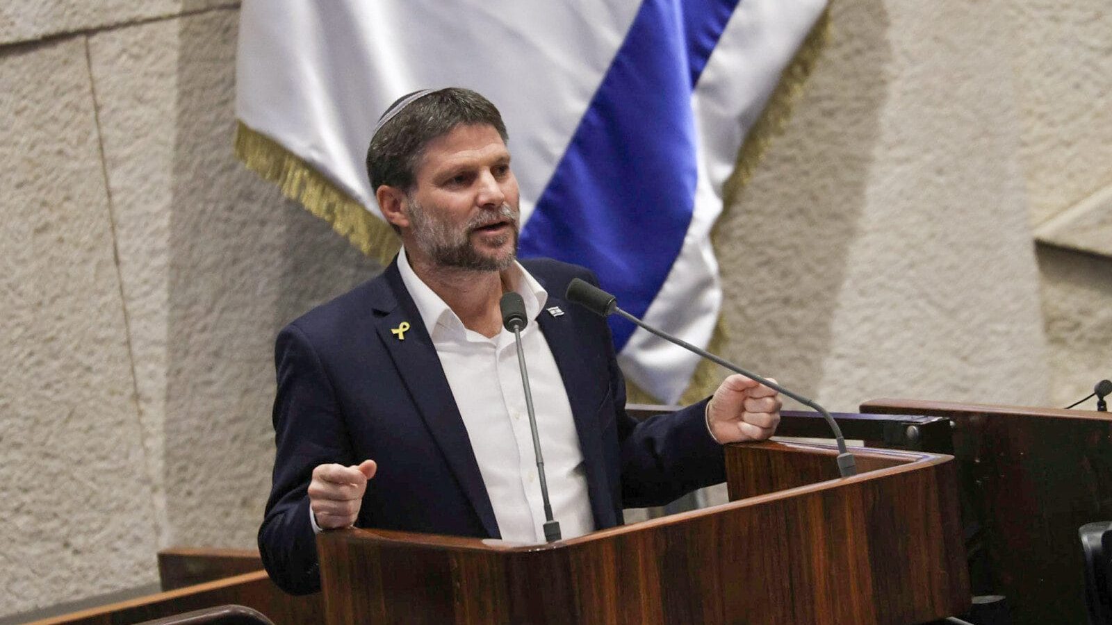 שר האוצר בצלאל סמוטריץ' בדיון במליאת הכנסת על תקציב המדינה לשנת 2025 (צילום: נועם מושקוביץ / דני שם טוב, דוברות הכנסת)