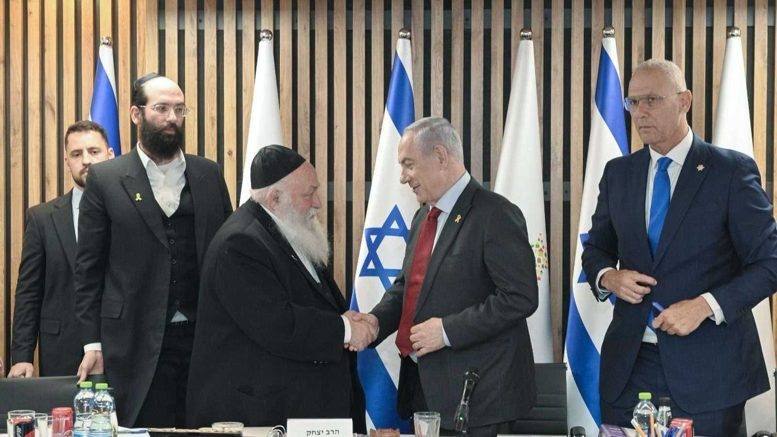 יצחק גולדקנופף עם בנימין נתניהו. צילום: משרד השיכון